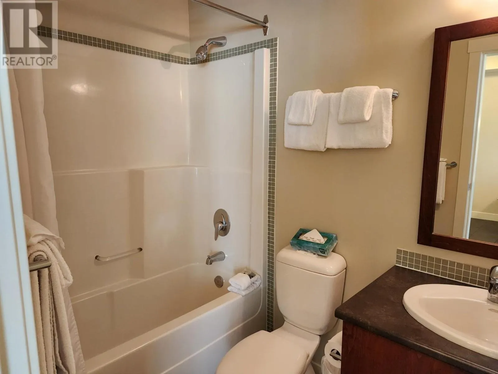2049 SUMMIT Drive Unit# 211A