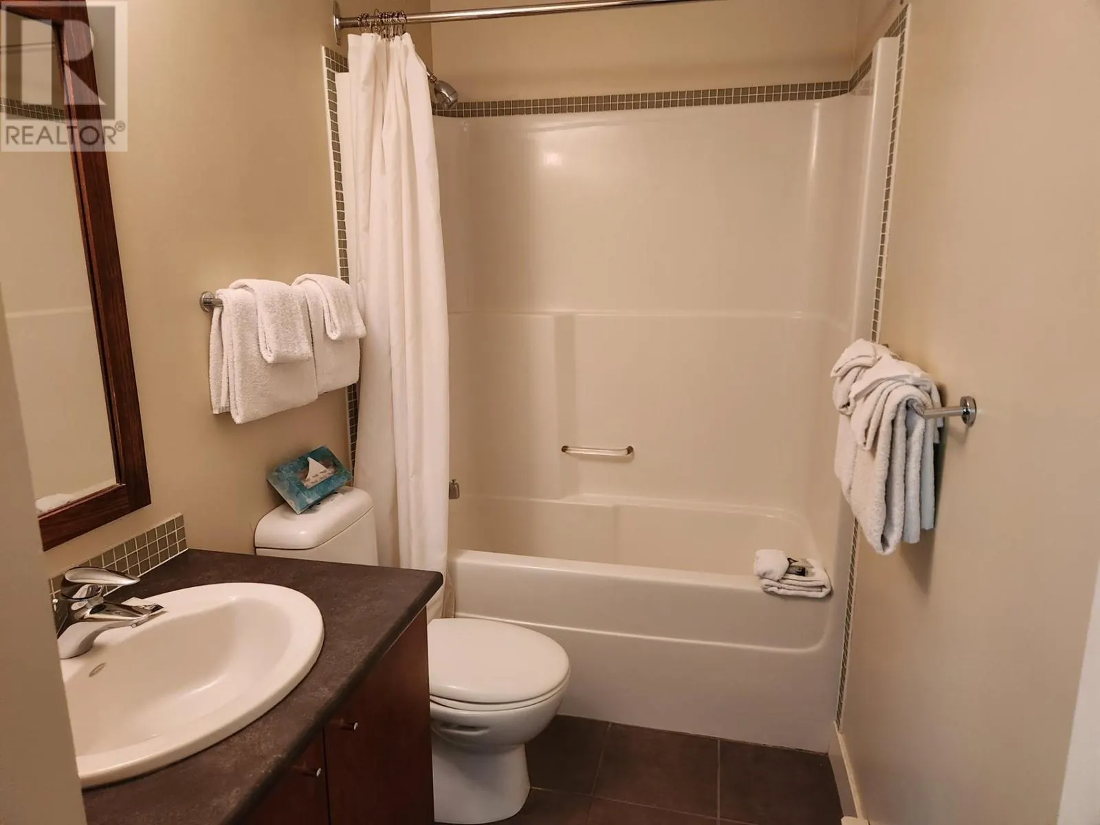 2049 SUMMIT Drive Unit# 211A