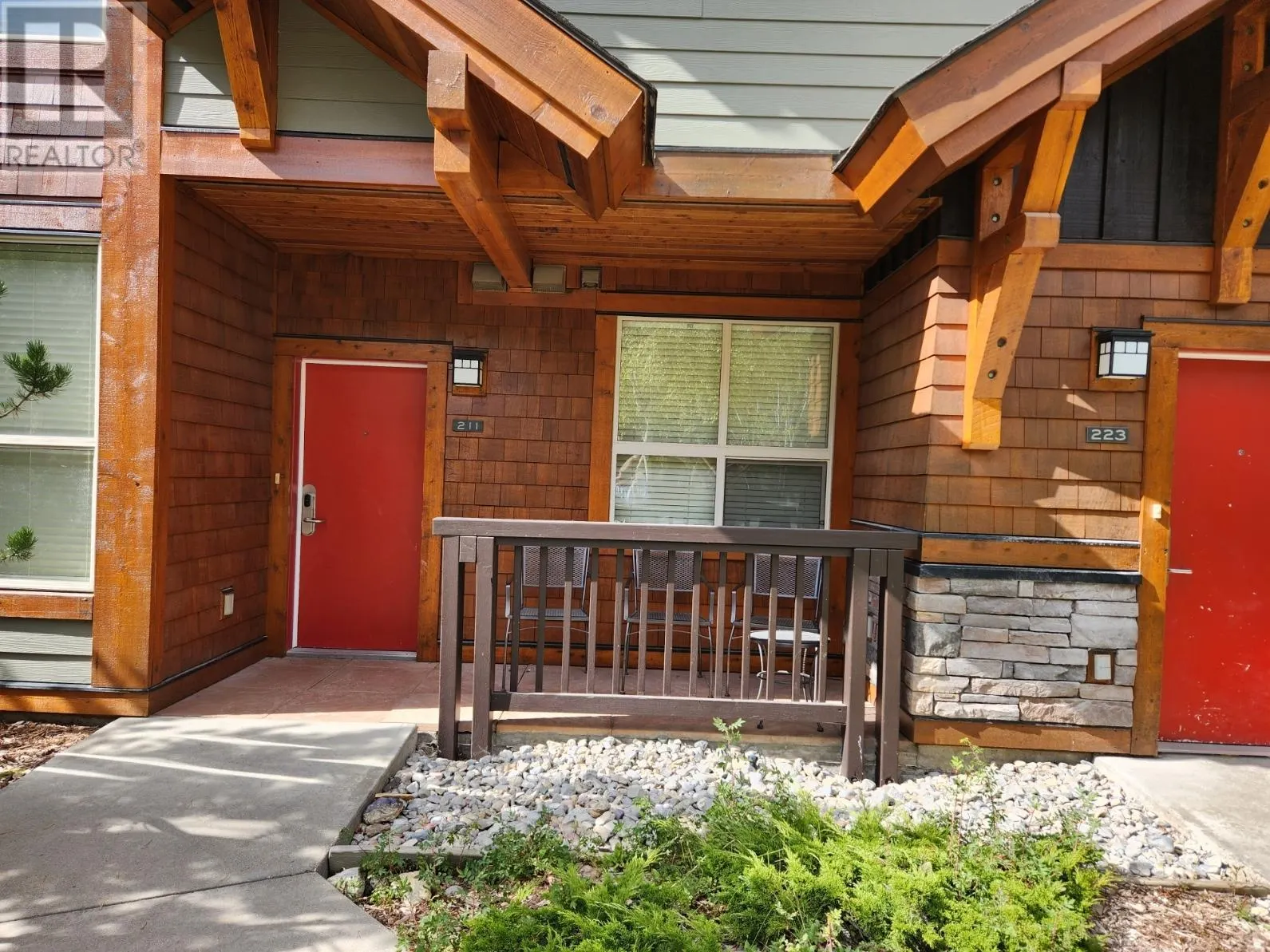 2049 SUMMIT Drive Unit# 211A