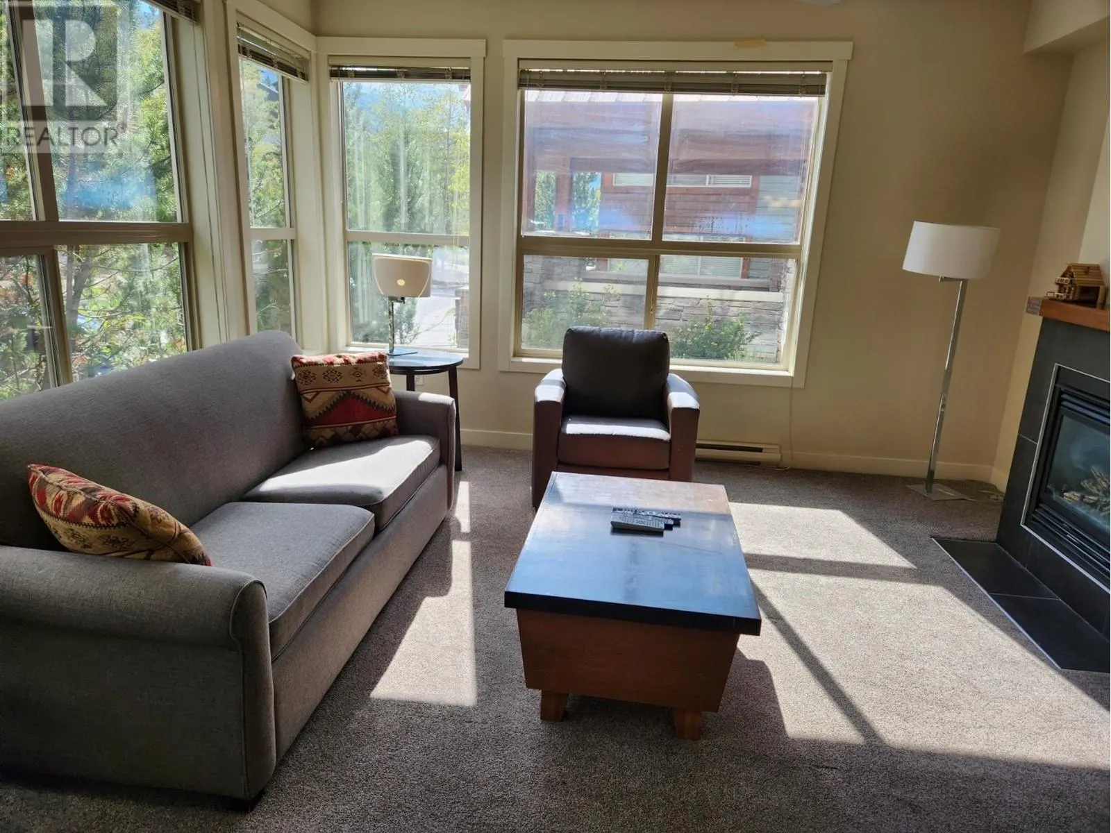 2049 SUMMIT Drive Unit# 211A
