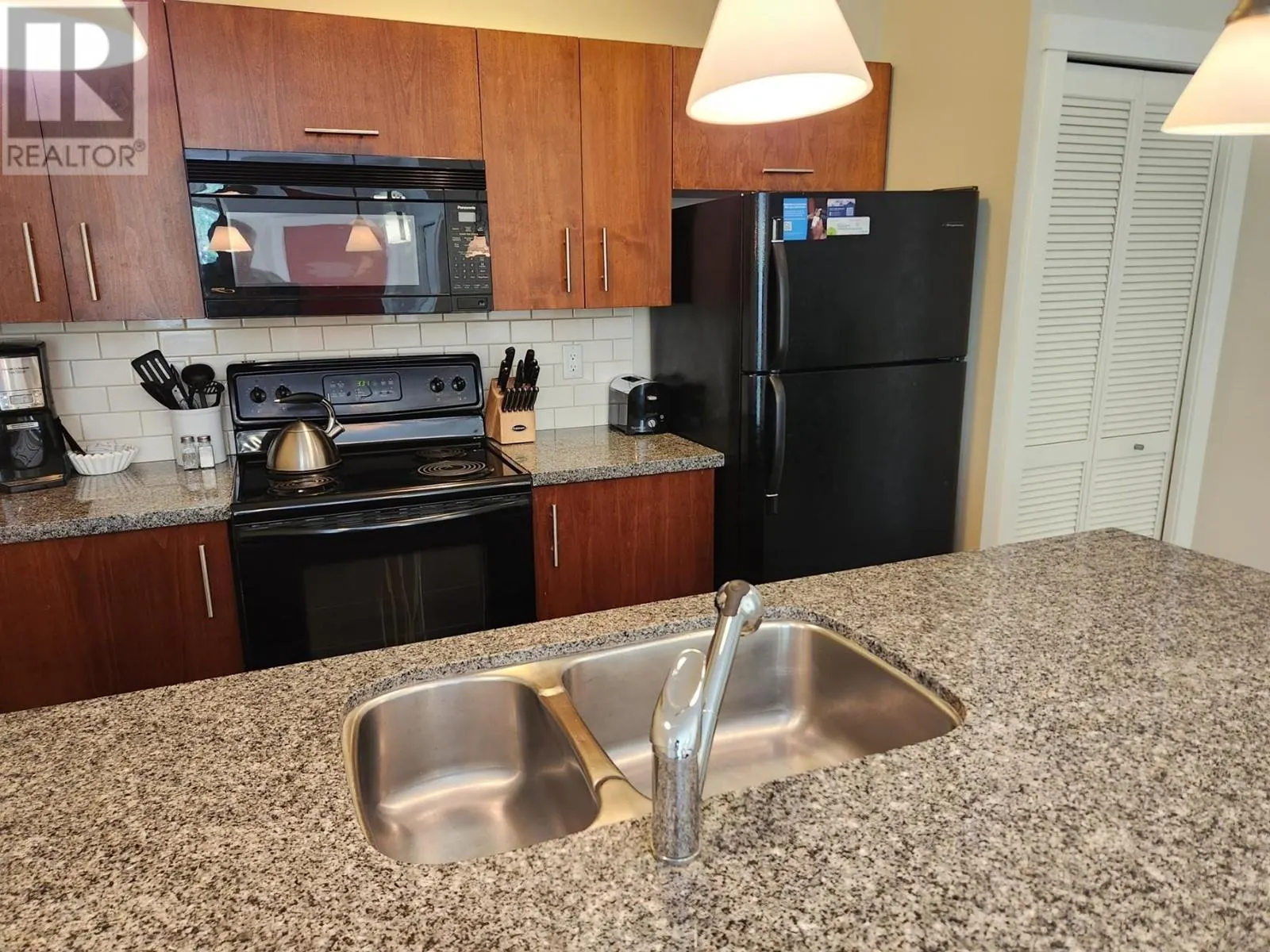 2049 SUMMIT Drive Unit# 211A