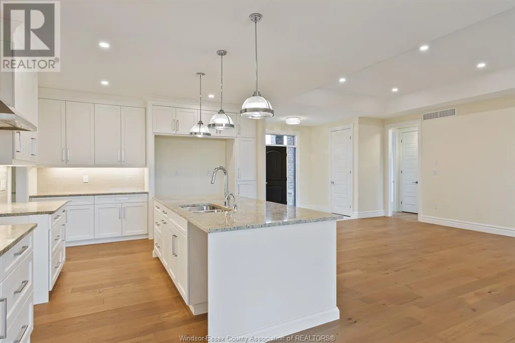 256 DELORES