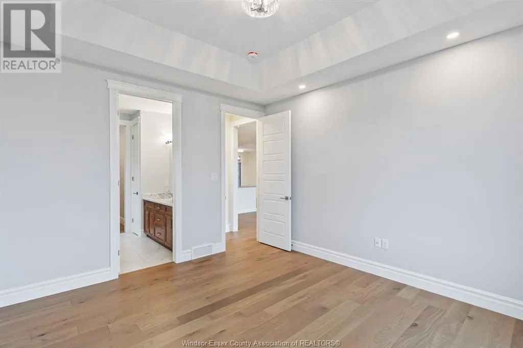 256 DELORES