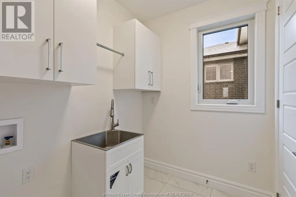 256 DELORES