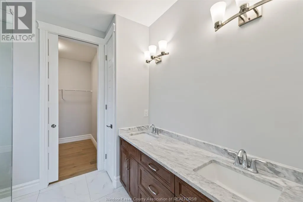 256 DELORES