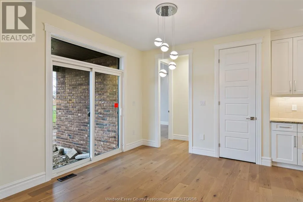 256 DELORES