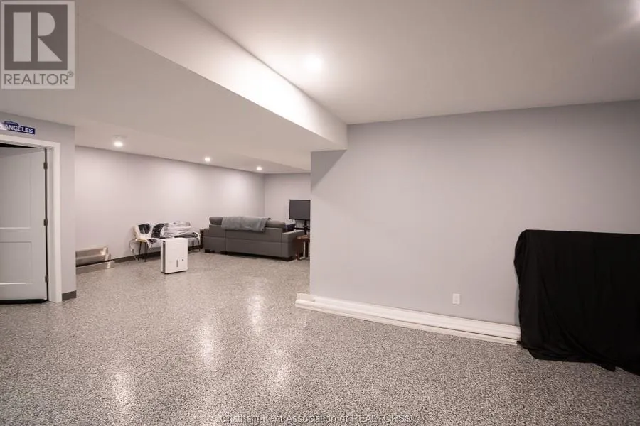 4011 DUFFERIN AVENUE