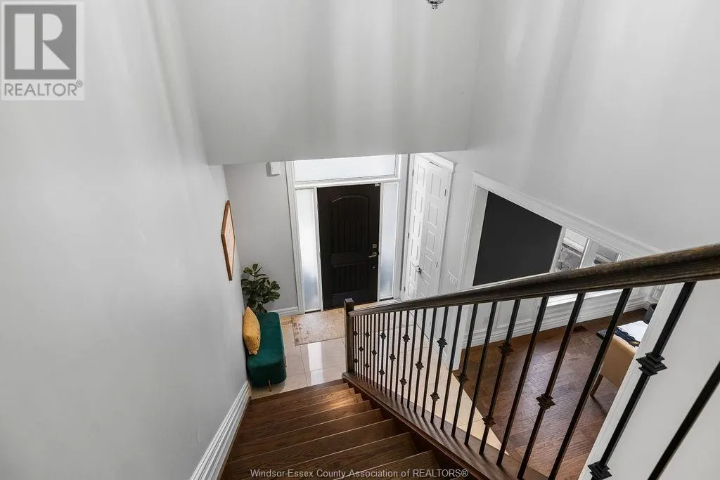 1077 CHATEAU AVENUE