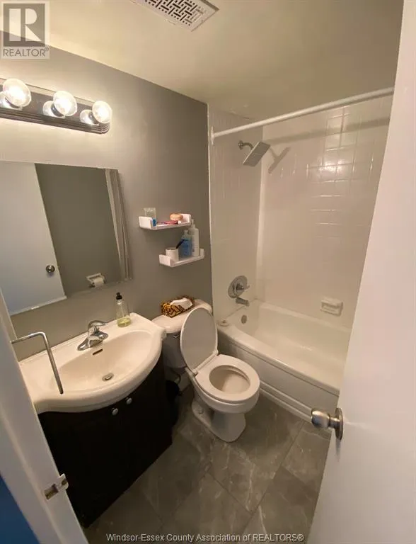 111 RIVERSIDE DRIVE East Unit# 1201