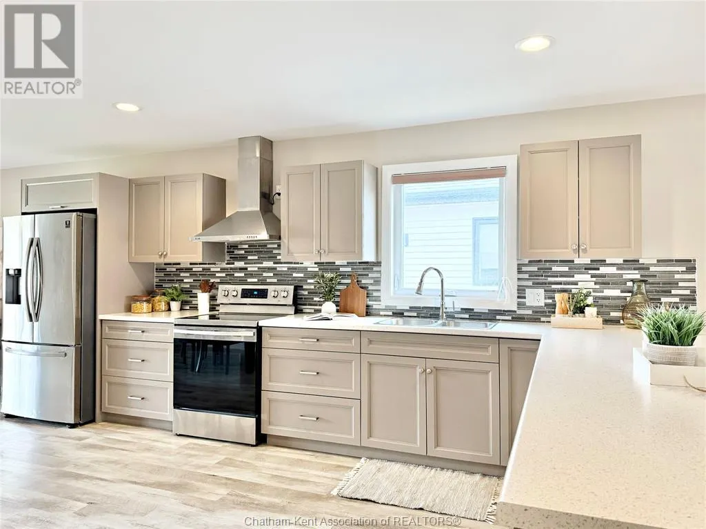 183 Moonstone CRESCENT