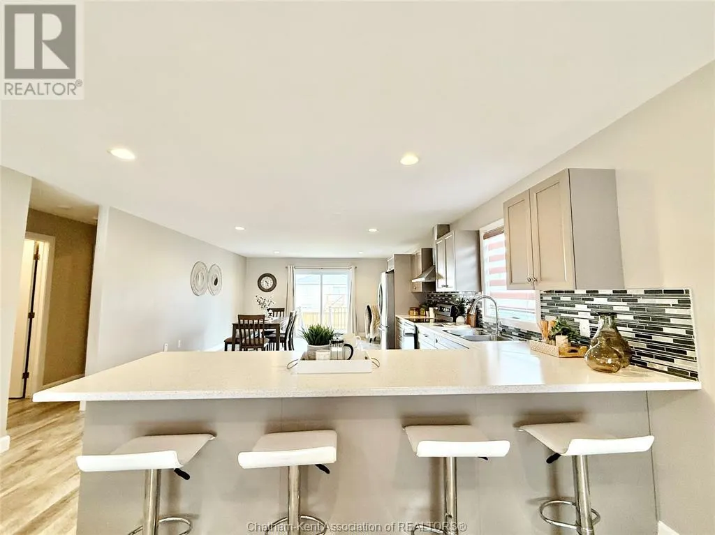 183 Moonstone CRESCENT