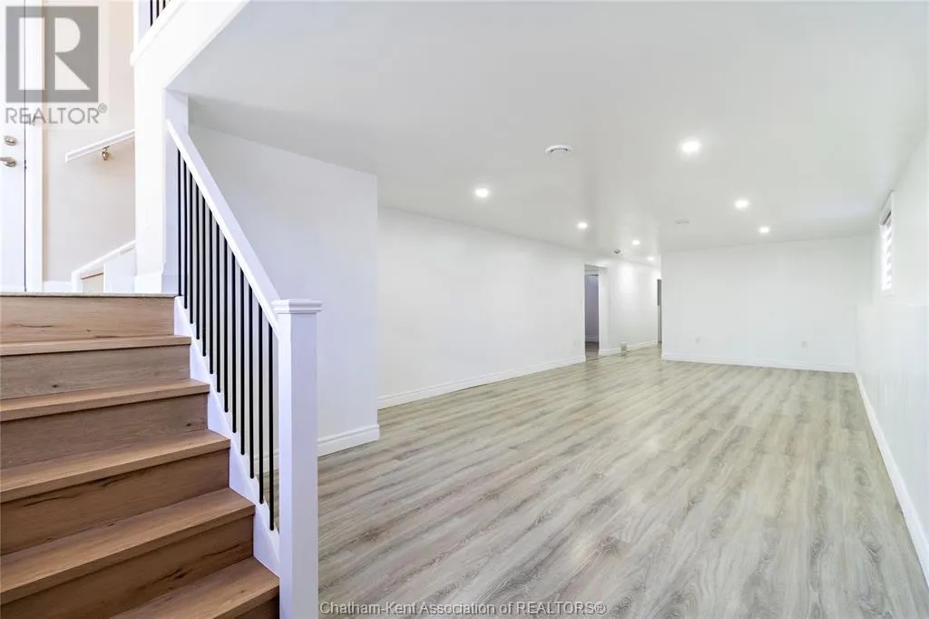 183 Moonstone CRESCENT