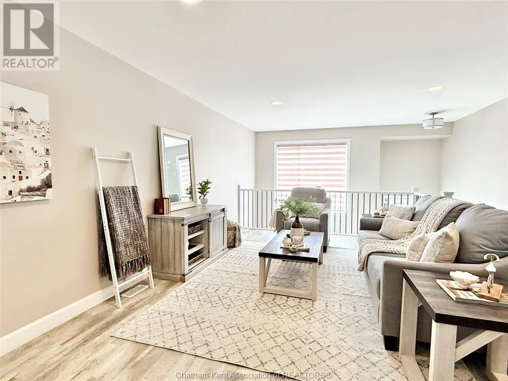 183 Moonstone CRESCENT