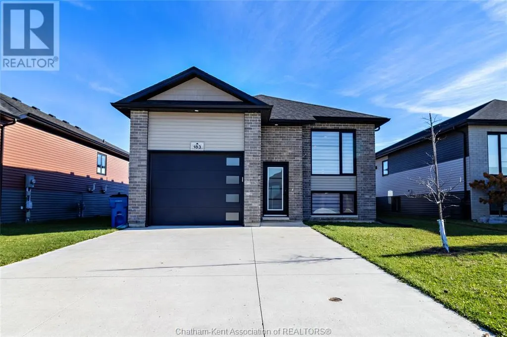 183 Moonstone CRESCENT