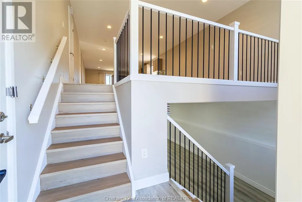 183 Moonstone CRESCENT