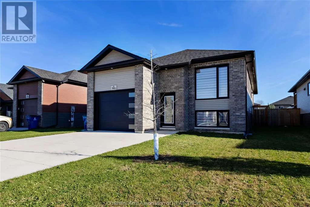 183 Moonstone CRESCENT