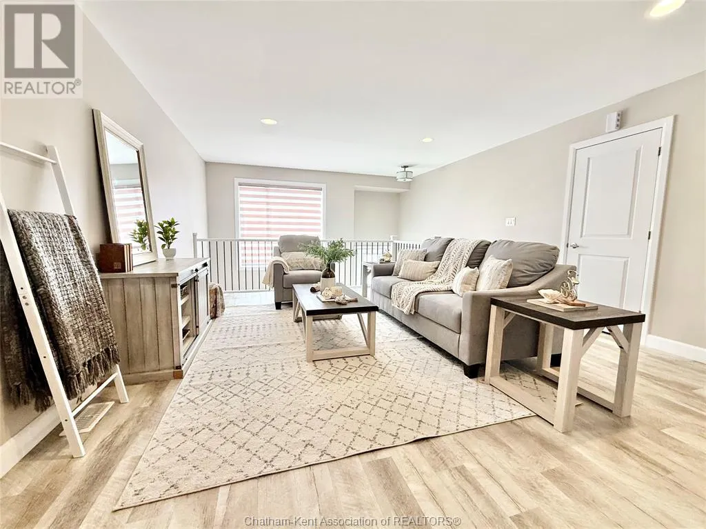 183 Moonstone CRESCENT