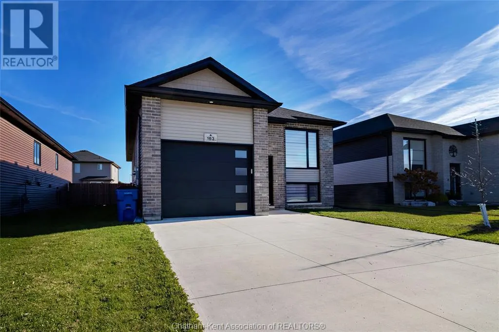 183 Moonstone CRESCENT