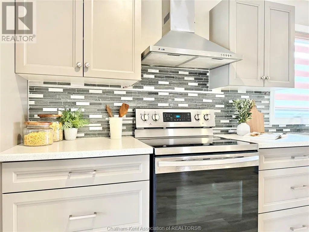 183 Moonstone CRESCENT