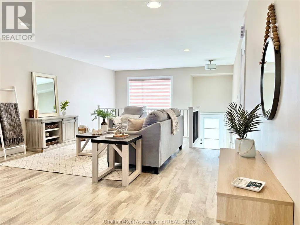 183 Moonstone CRESCENT