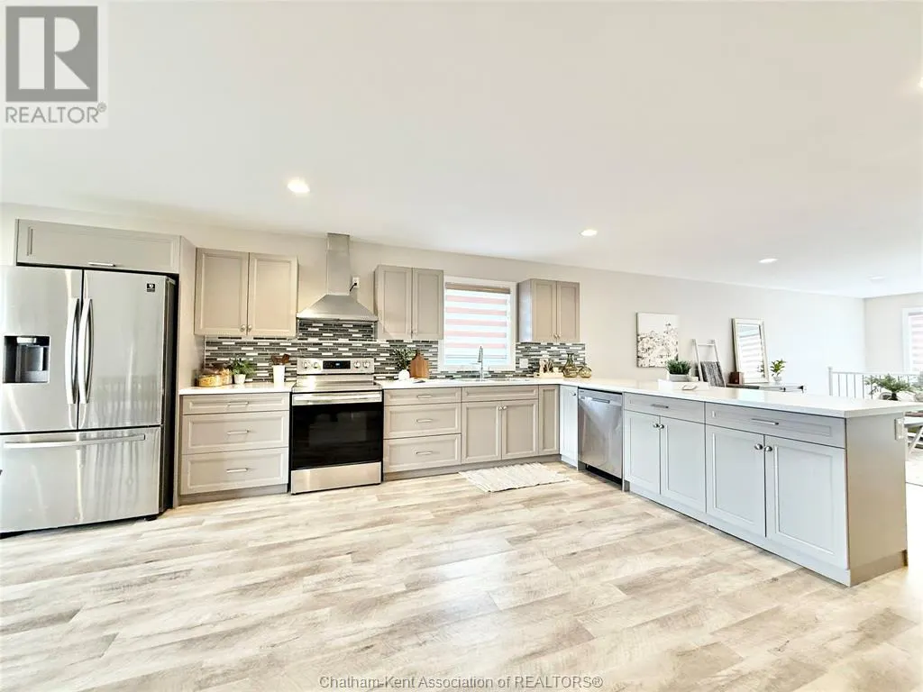 183 Moonstone CRESCENT