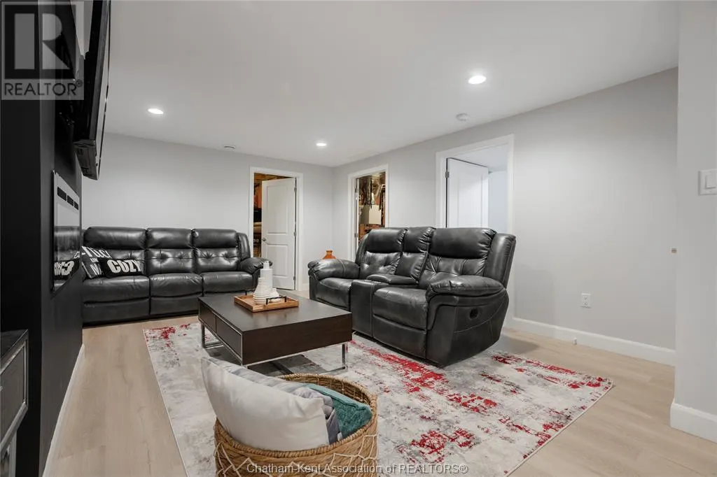 133 MOONSTONE CRESCENT