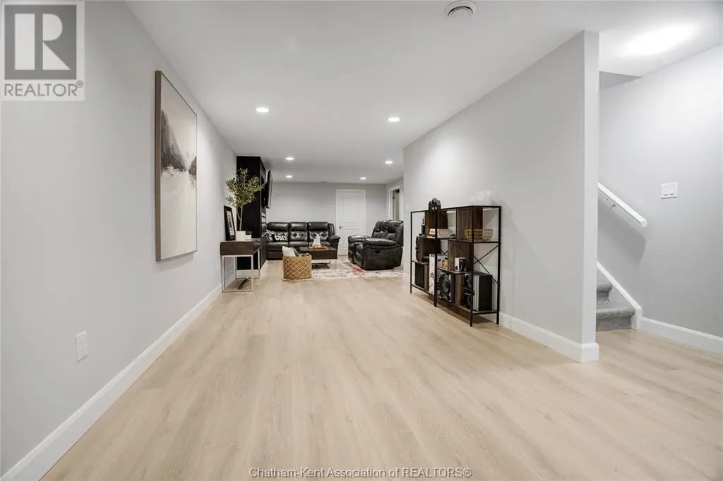 133 MOONSTONE CRESCENT