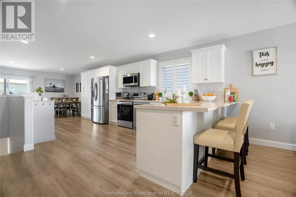 133 MOONSTONE CRESCENT