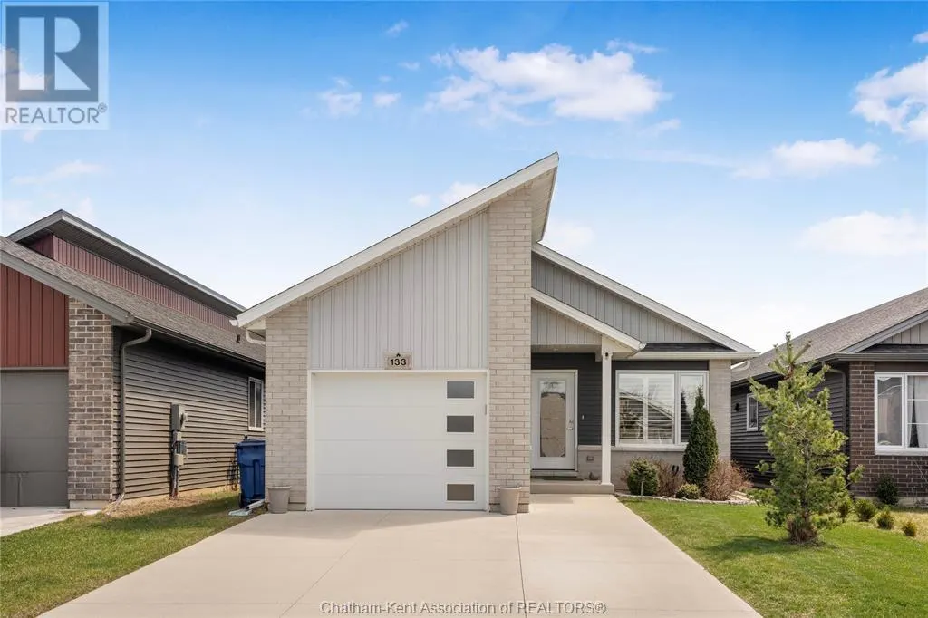 133 MOONSTONE CRESCENT