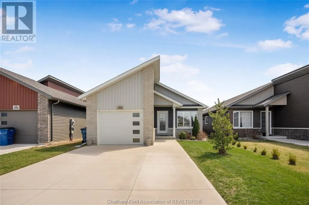 133 MOONSTONE CRESCENT