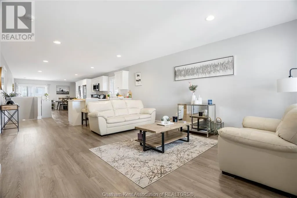 133 MOONSTONE CRESCENT