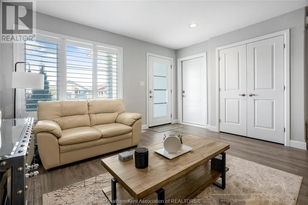 133 MOONSTONE CRESCENT