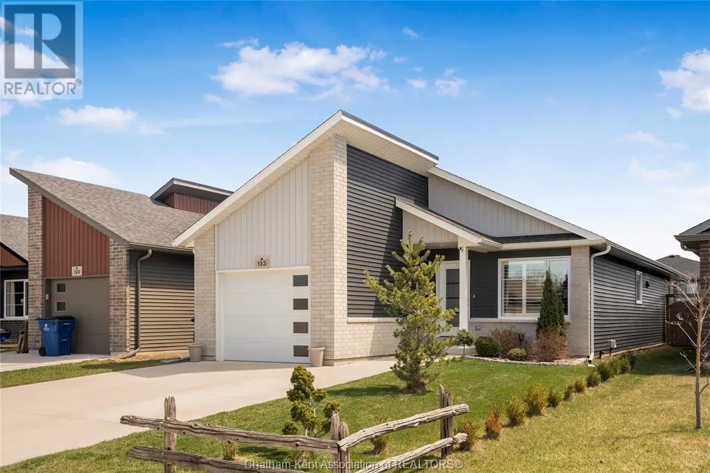 133 MOONSTONE CRESCENT