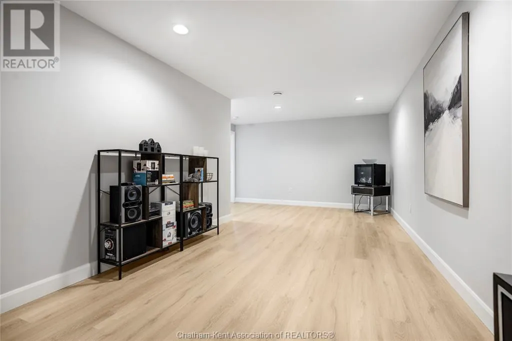 133 MOONSTONE CRESCENT