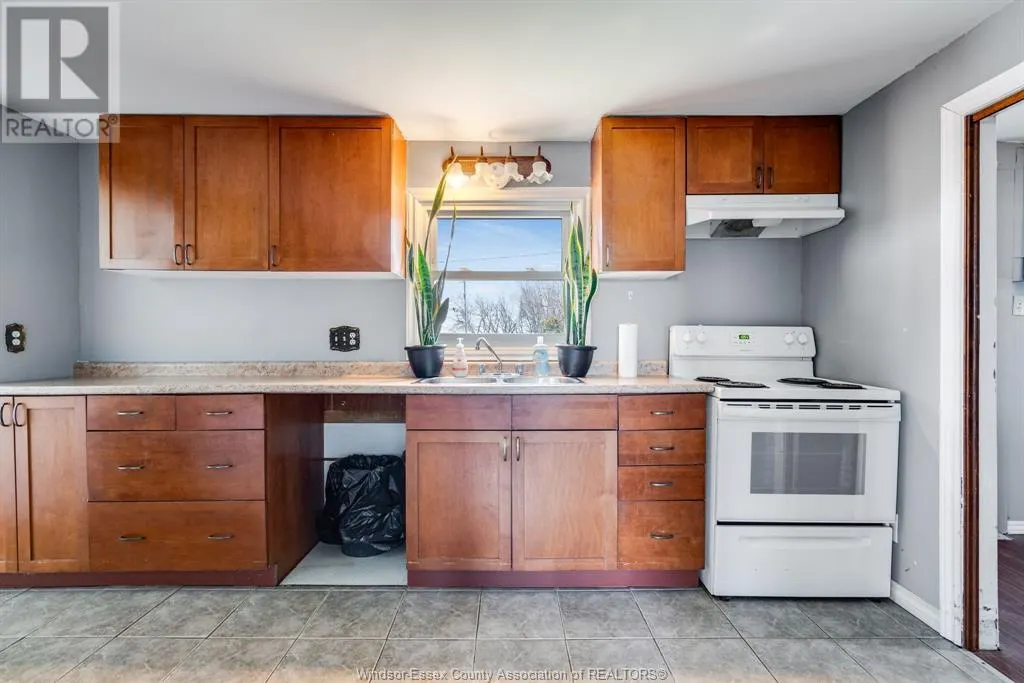 864 POINT PELEE DRIVE