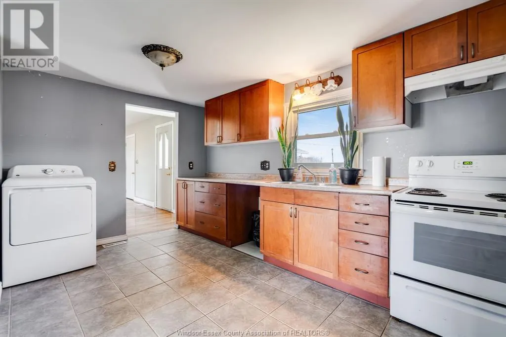 864 POINT PELEE DRIVE