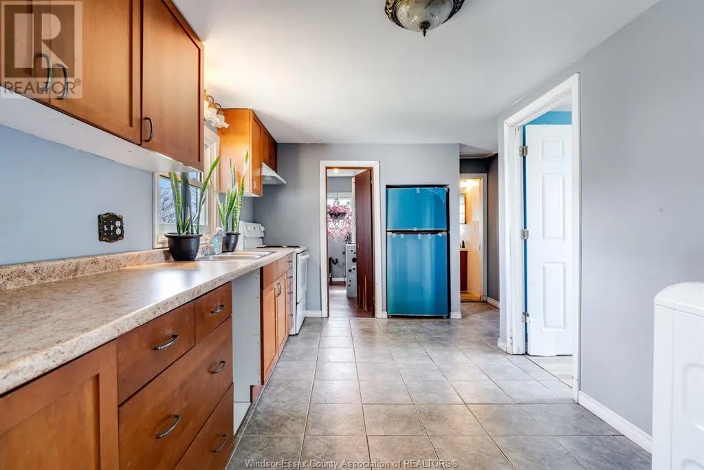 864 POINT PELEE DRIVE