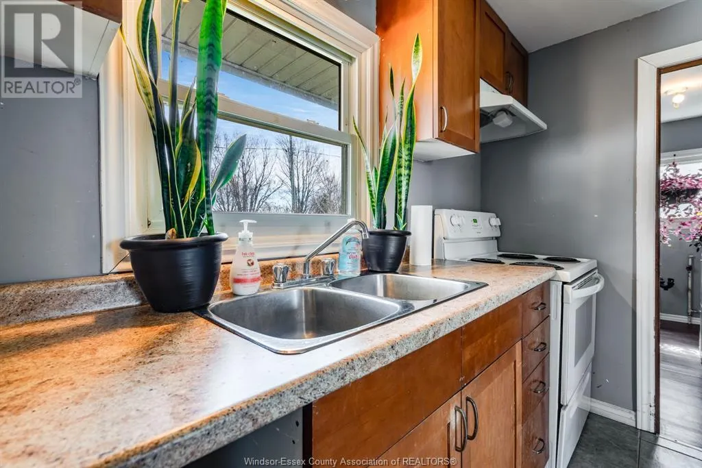 864 POINT PELEE DRIVE