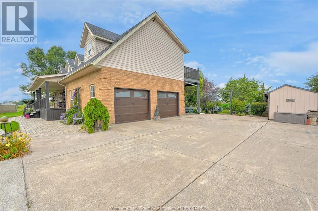 323 COUNTY RD 27 East