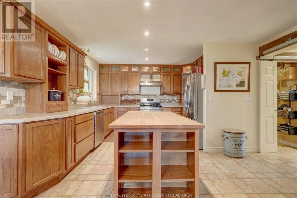 323 COUNTY RD 27 East