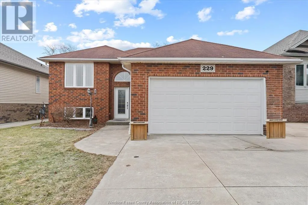 229 Branton CRESCENT
