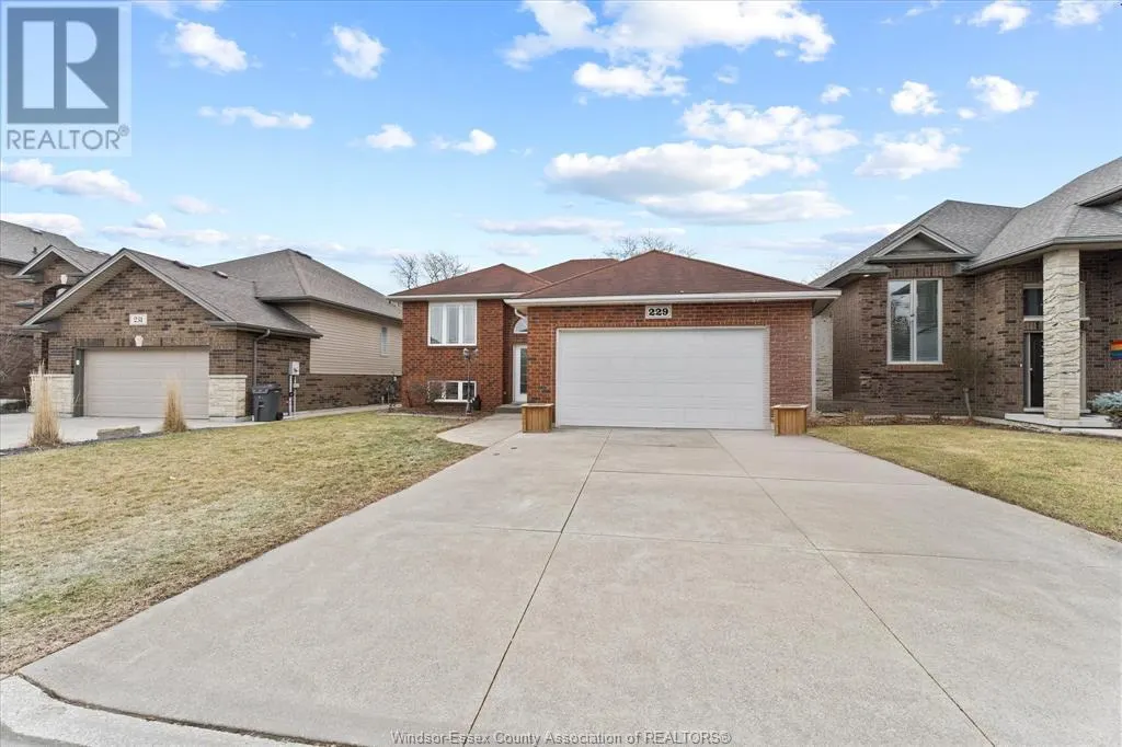 229 Branton CRESCENT