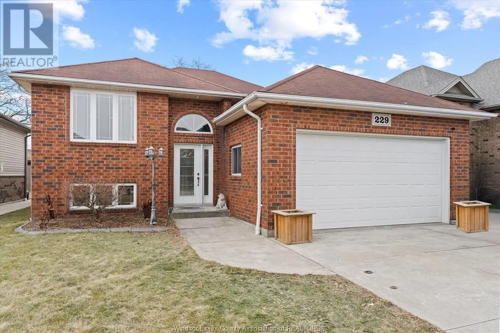 229 Branton CRESCENT