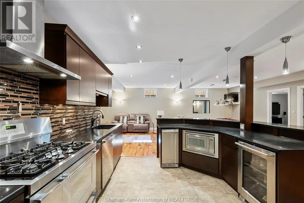 22334 CHARING CROSS ROAD