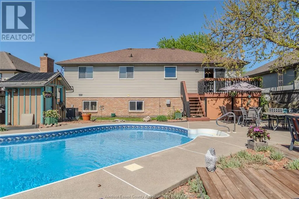 250 Redwood CRESCENT