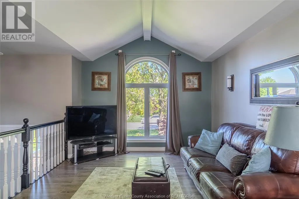 250 Redwood CRESCENT