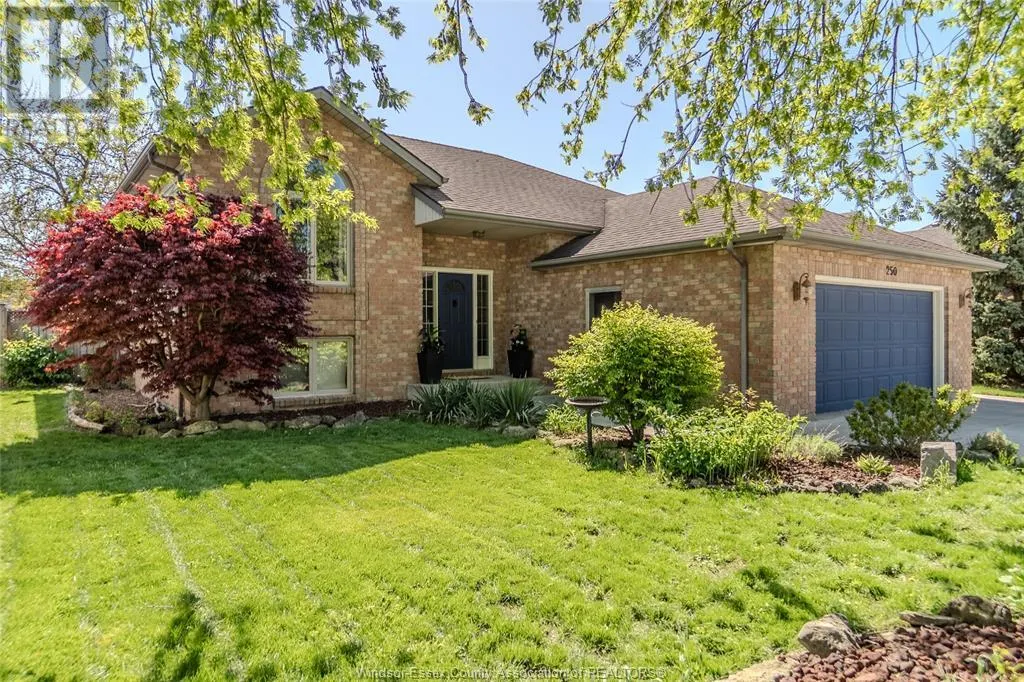 250 Redwood CRESCENT