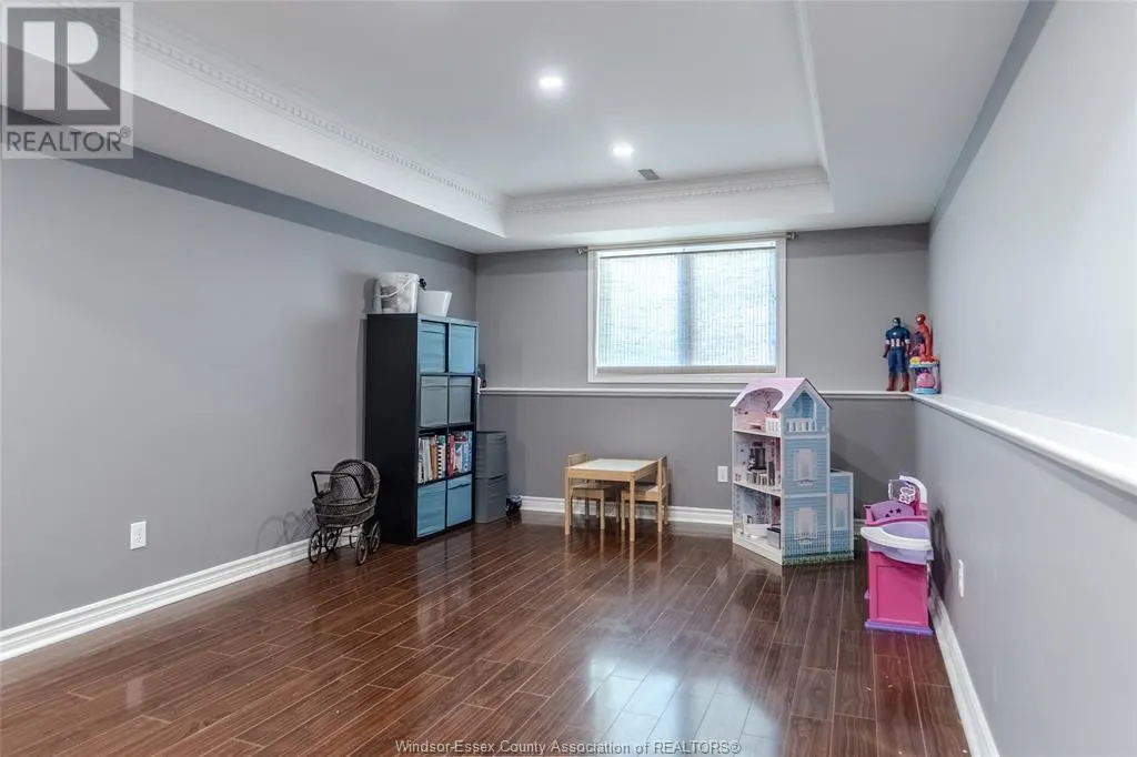 250 Redwood CRESCENT