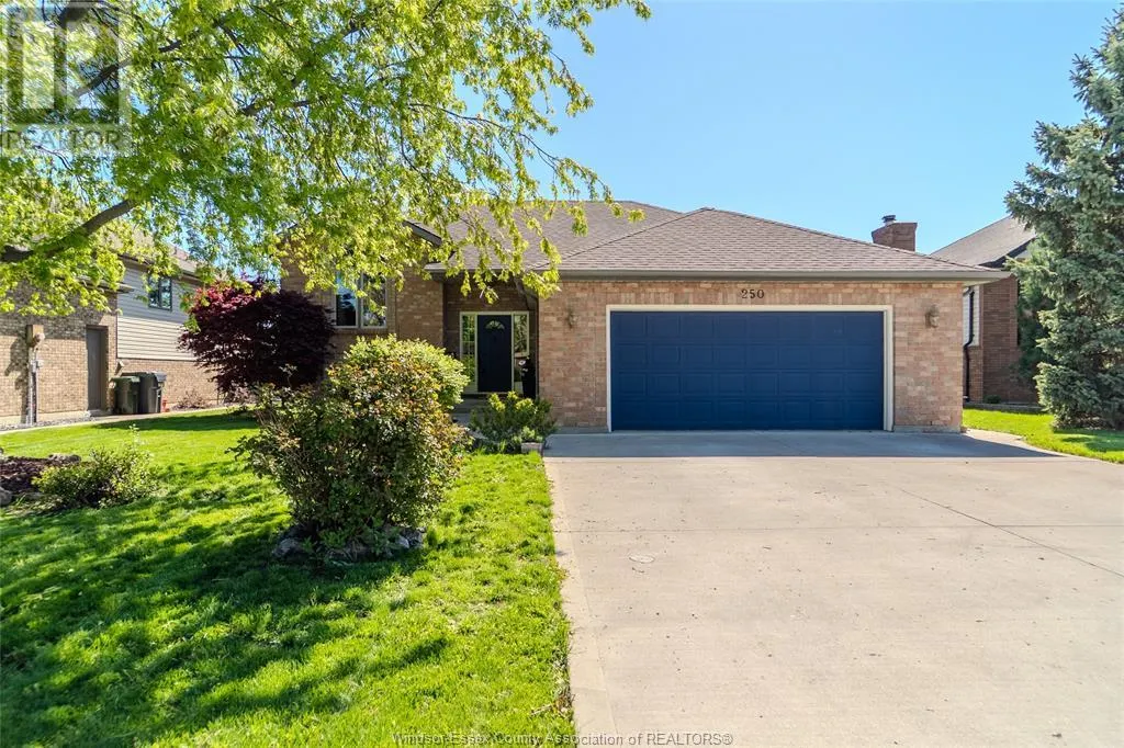 250 Redwood CRESCENT
