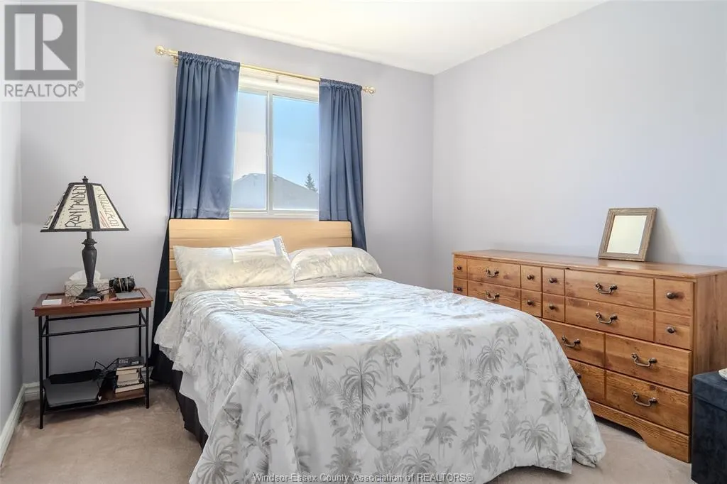 250 Redwood CRESCENT